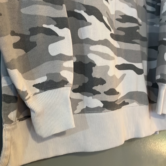 Aerie Camo Oversized Crewneck size small - Picture 4 of 10